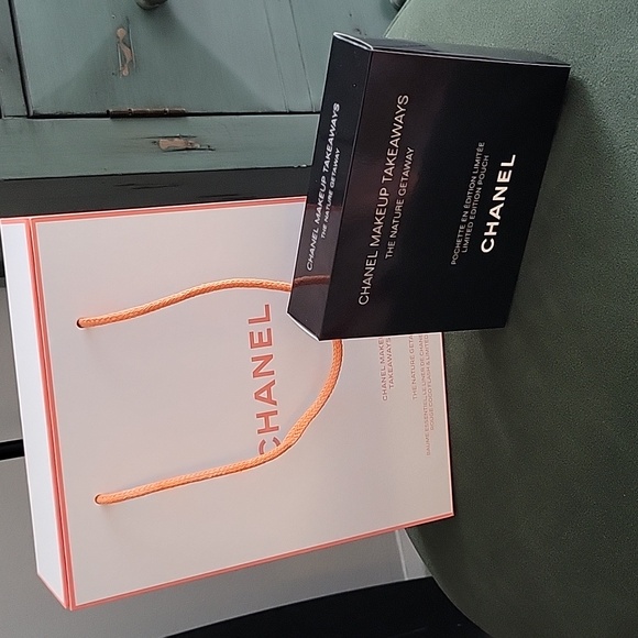 Chanel Makeup Takeaways The Nature Getaway Pouch - Picture 2 of 7